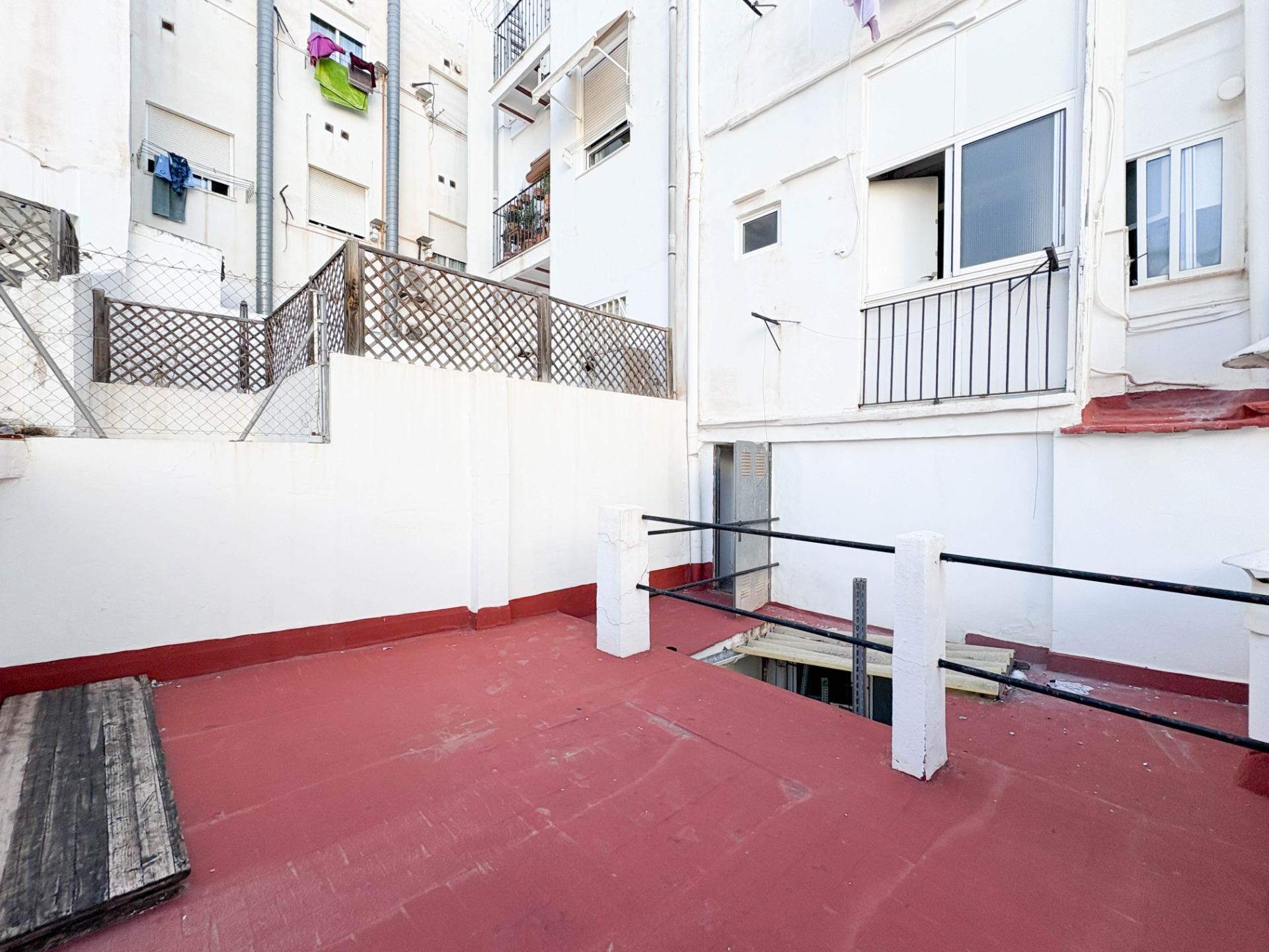Local comercial en Valencia – Russafa